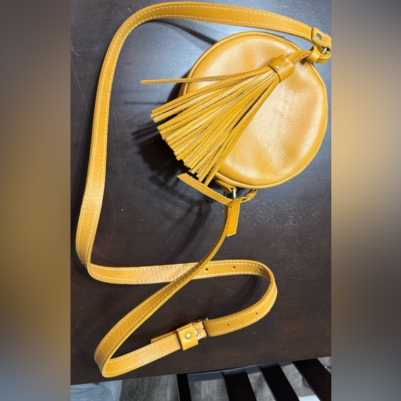 🌟 ALMOST PERFECT Circle Crossbody 🌟 - Picture 4 of 5